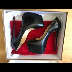 Christian Louboutin Daffodile